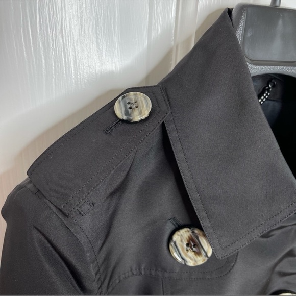 NWT Burberry Black Gabardine Trench Coat with Double-Breasted and Wide Collar - Picture 5 of 13